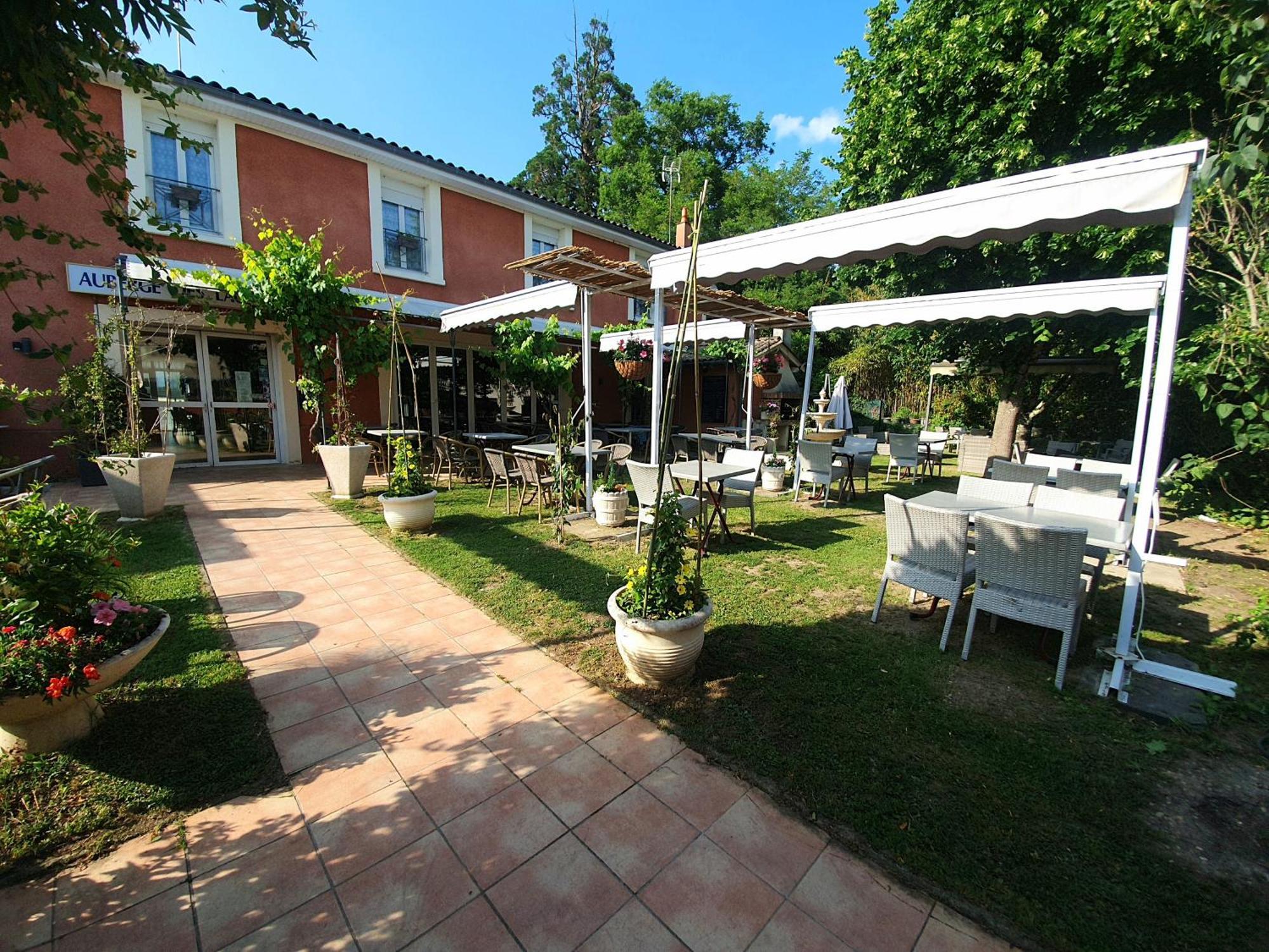 Hotel Auberge des Lacs Bleus Clérac Exterior foto