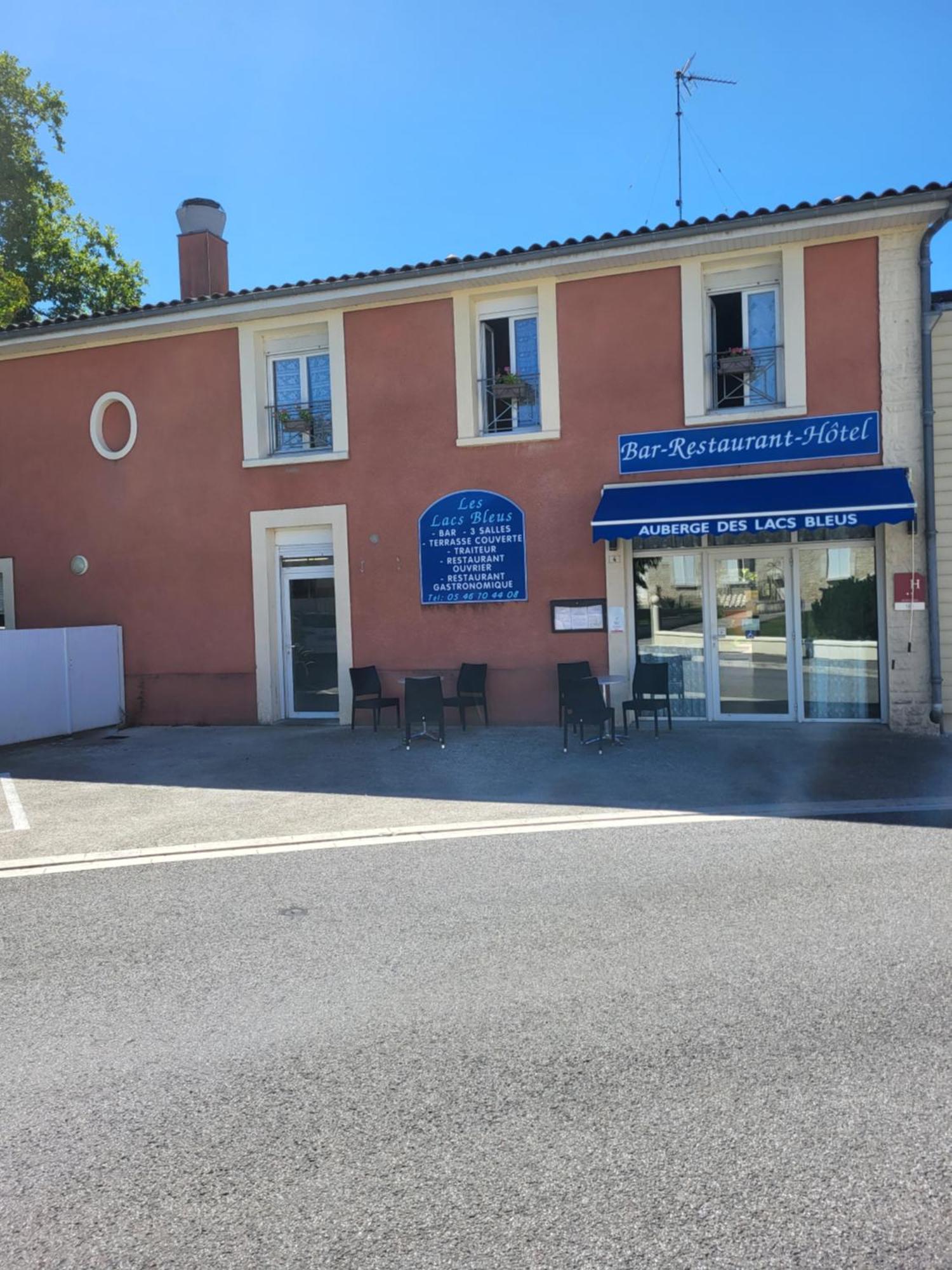 Hotel Auberge des Lacs Bleus Clérac Exterior foto